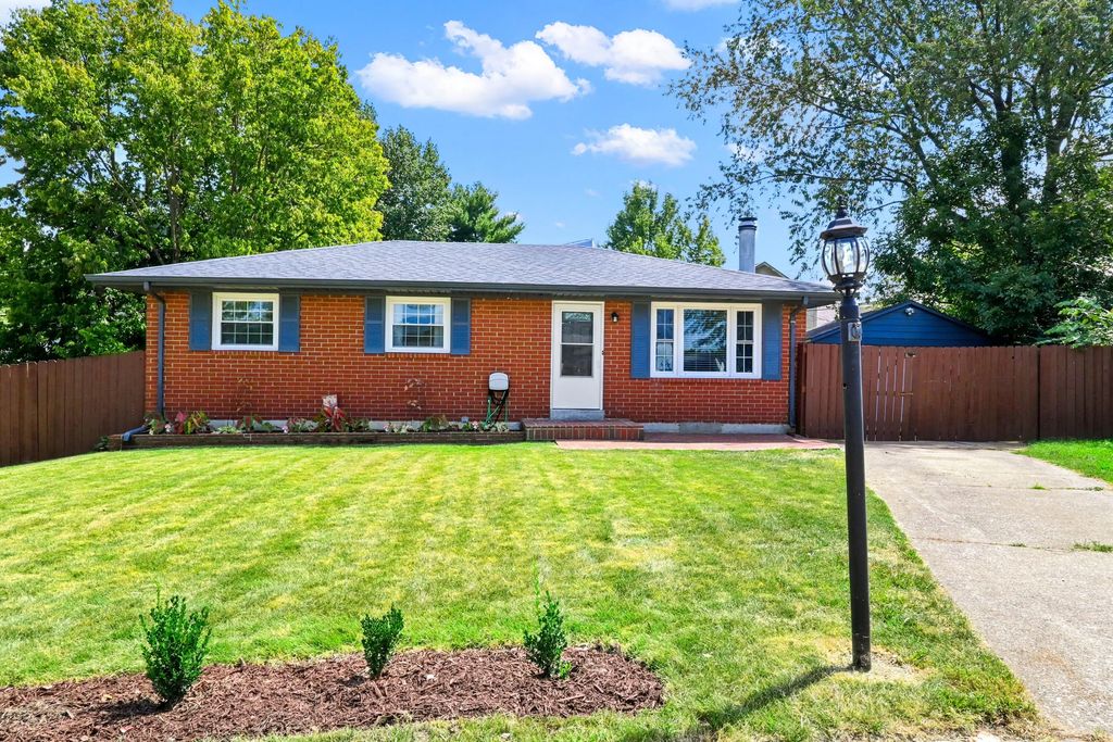 378 Clearwood Court, Lexington