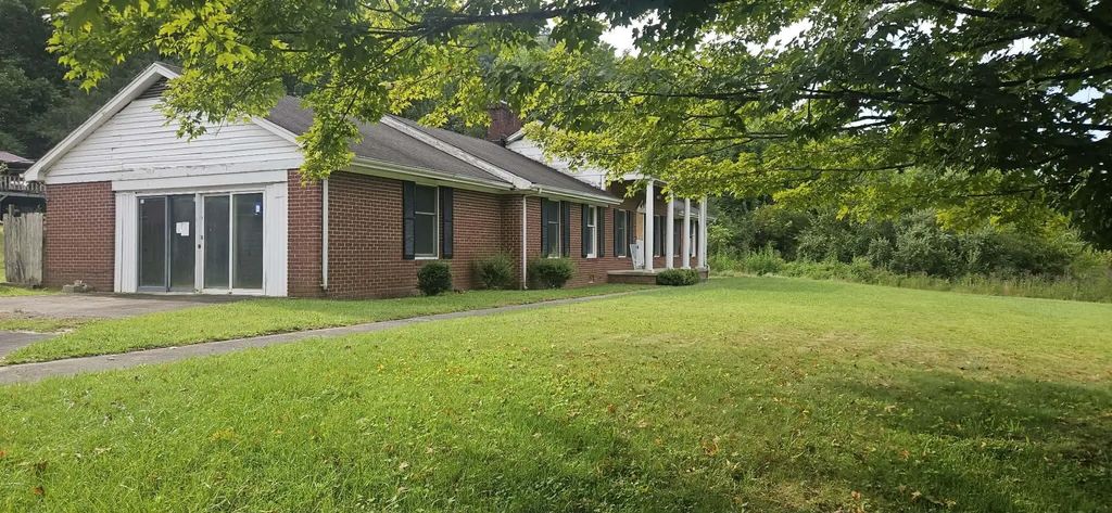 21267 State Highway 190, Frakes