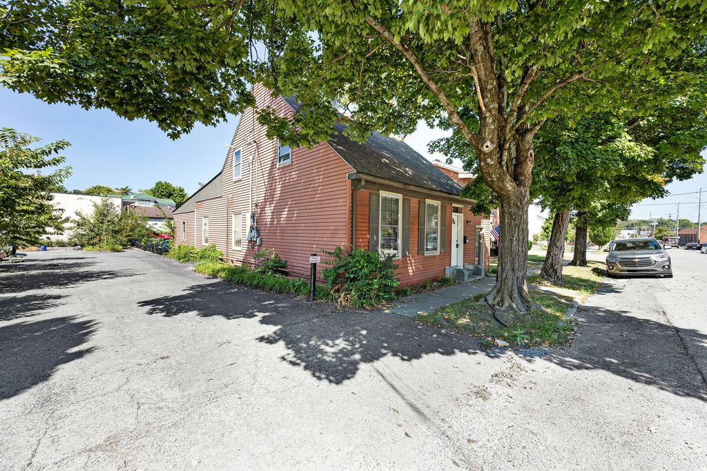 206 S Chiles Street, Harrodsburg