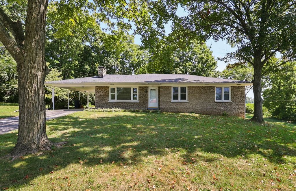 525 Mohegan Trail, Frankfort