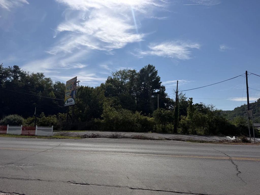 6423 Kentucky 1428, Allen