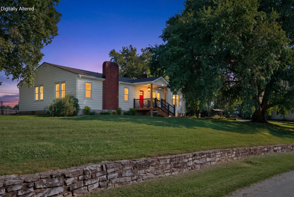 44 Horseshoe Drive, Paris