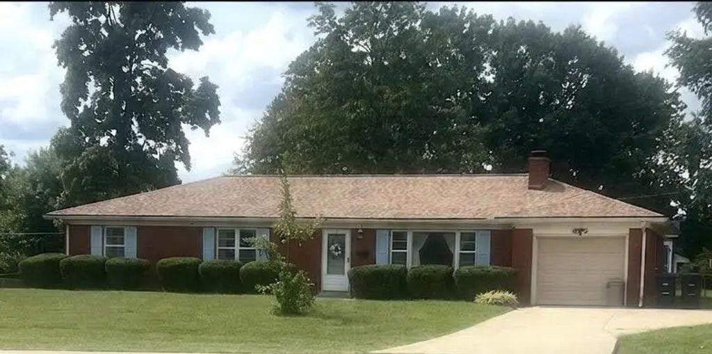 508 Hiawatha Trail, Frankfort