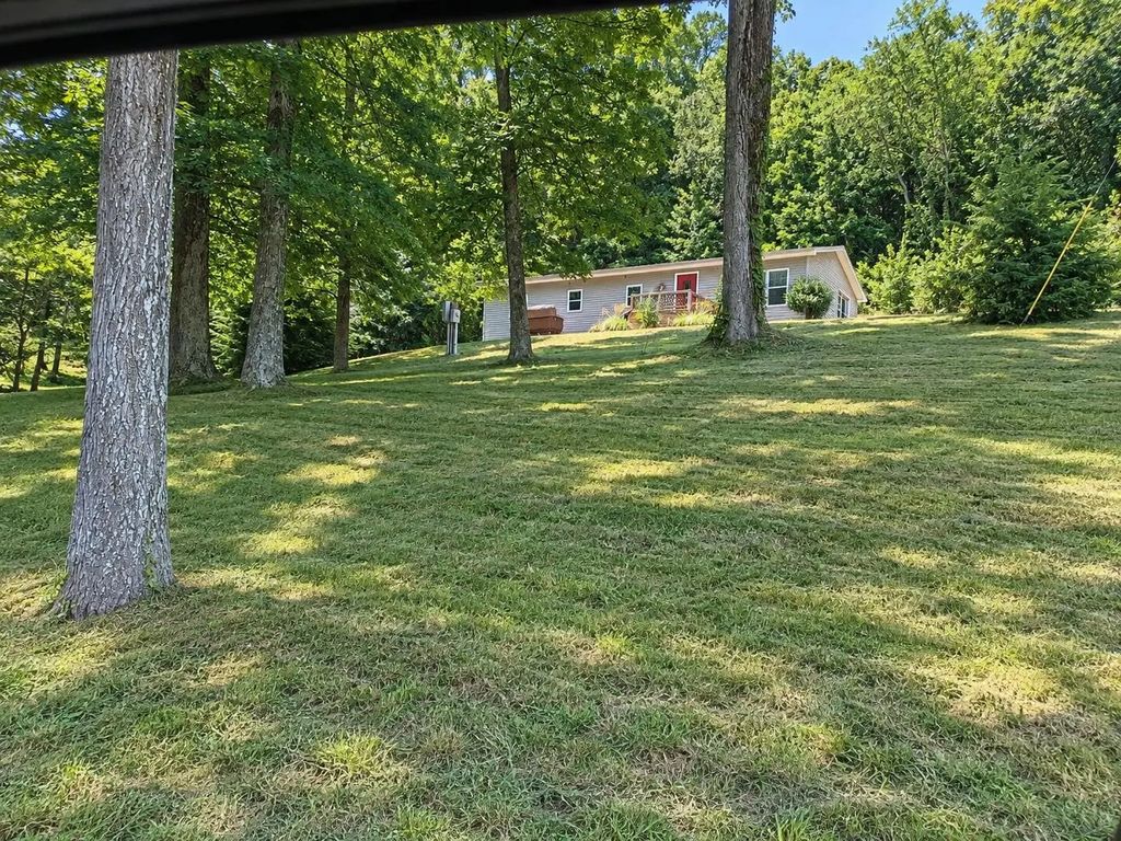 2001 Crocus Creek  Road, Burkesville