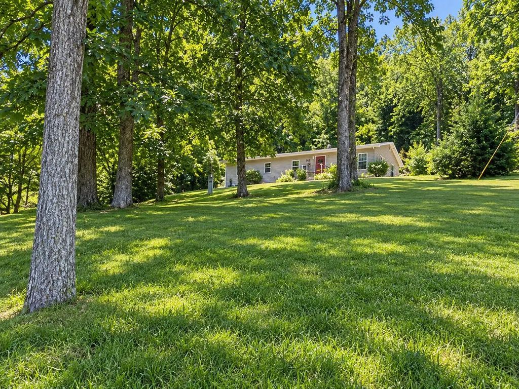 2001 Crocus Creek  Road, Burkesville