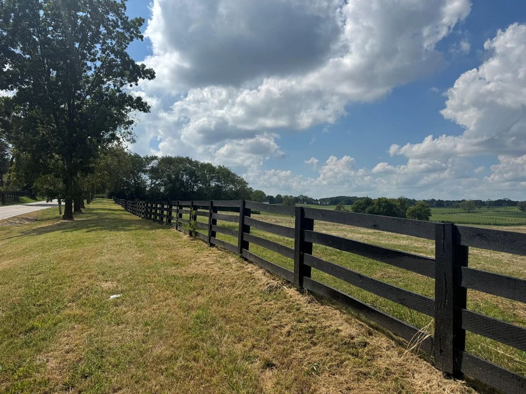 2445  Bryan Station Road, Lexington