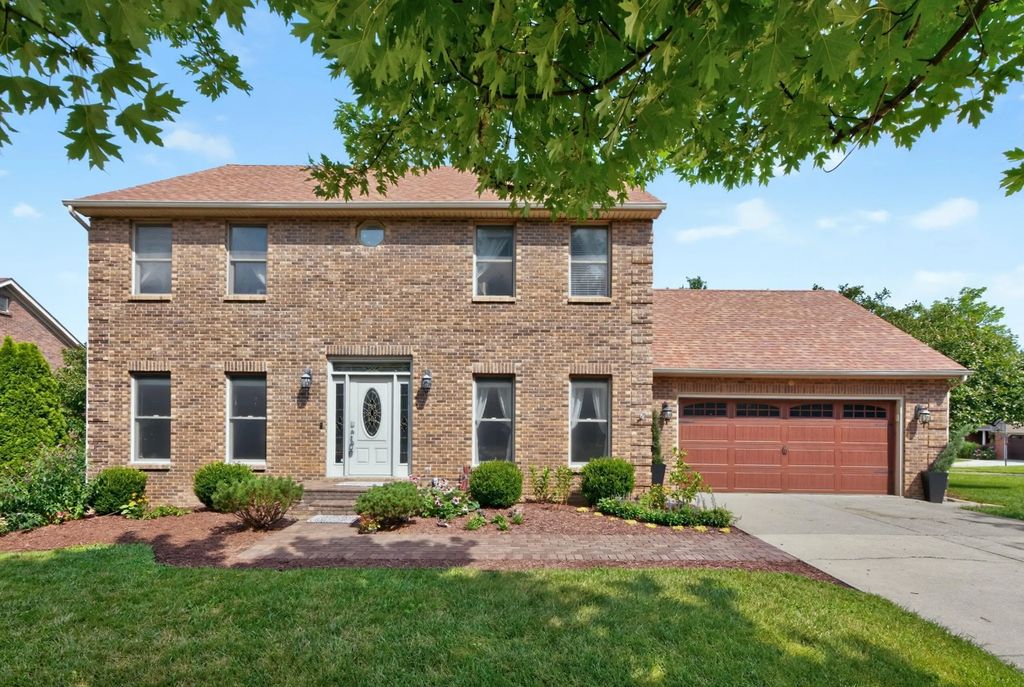 717 Maple Ridge Lane, Lexington