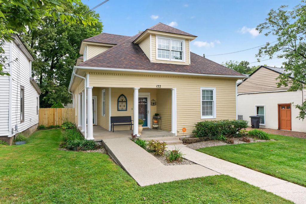 122 N Locust Street, Versailles