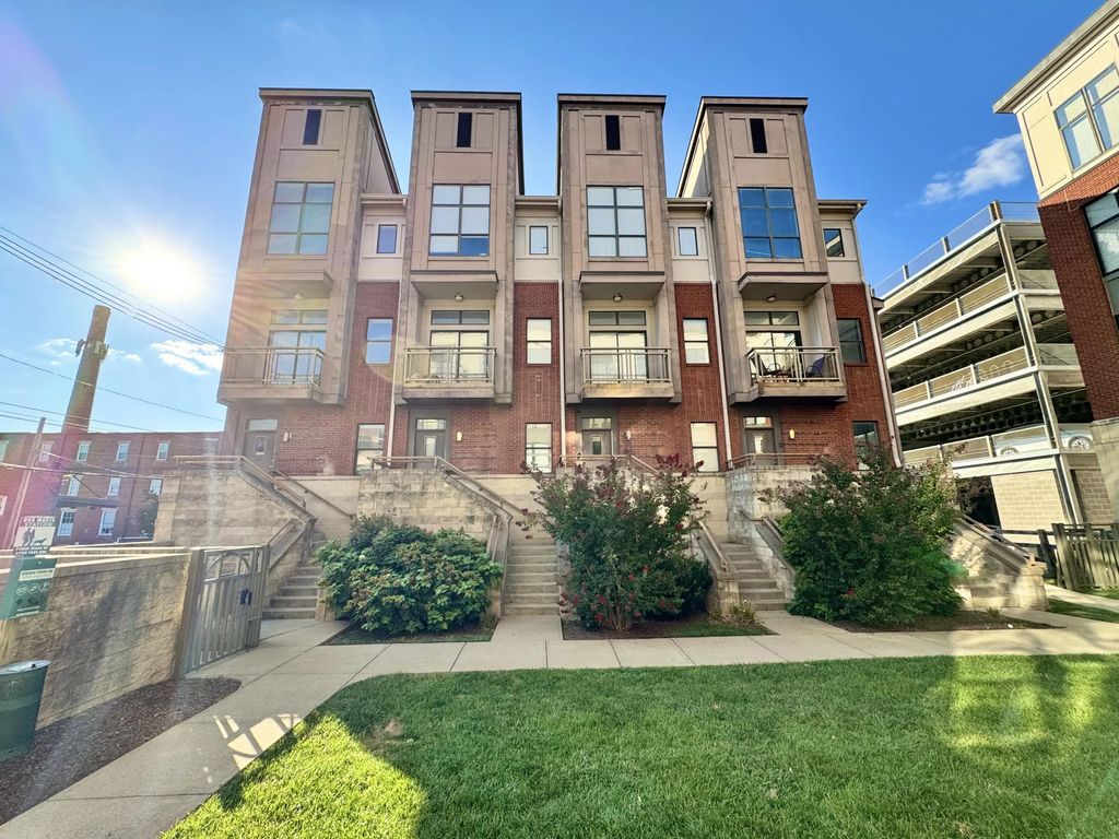 572 Bolivar Court, Lexington