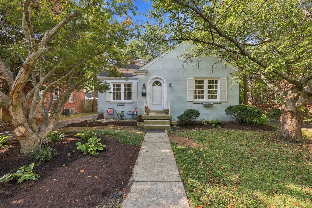 220 Barberry Lane, Lexington