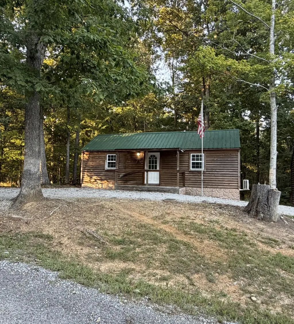 420 Paradise Road, Gracey