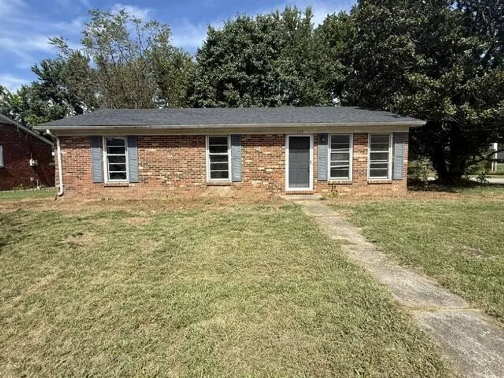 115 Queensway Drive, Versailles