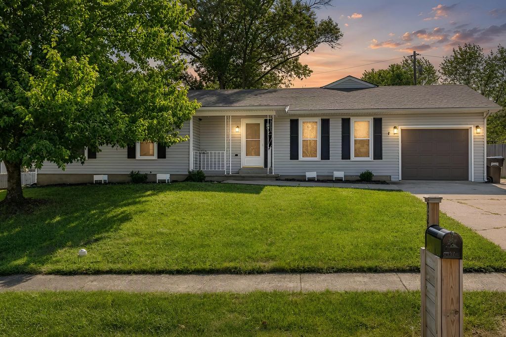 2220 Redbud Lane, Paris