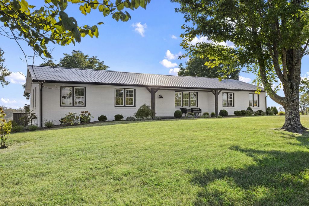 1039 Cole Road, Winchester