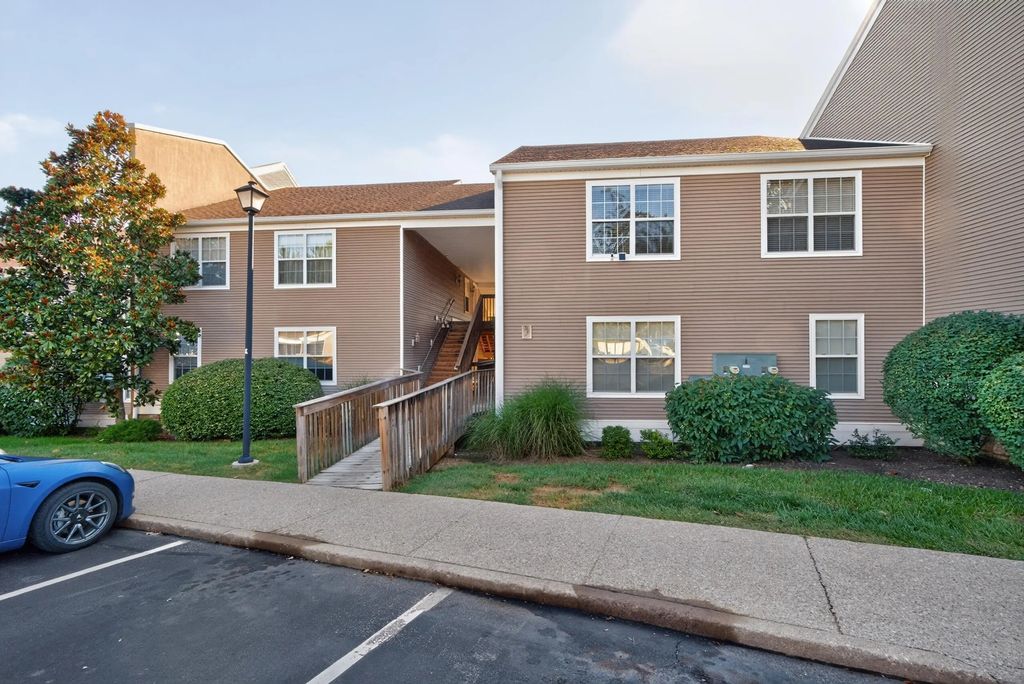857 Malabu Drive 2101, Lexington