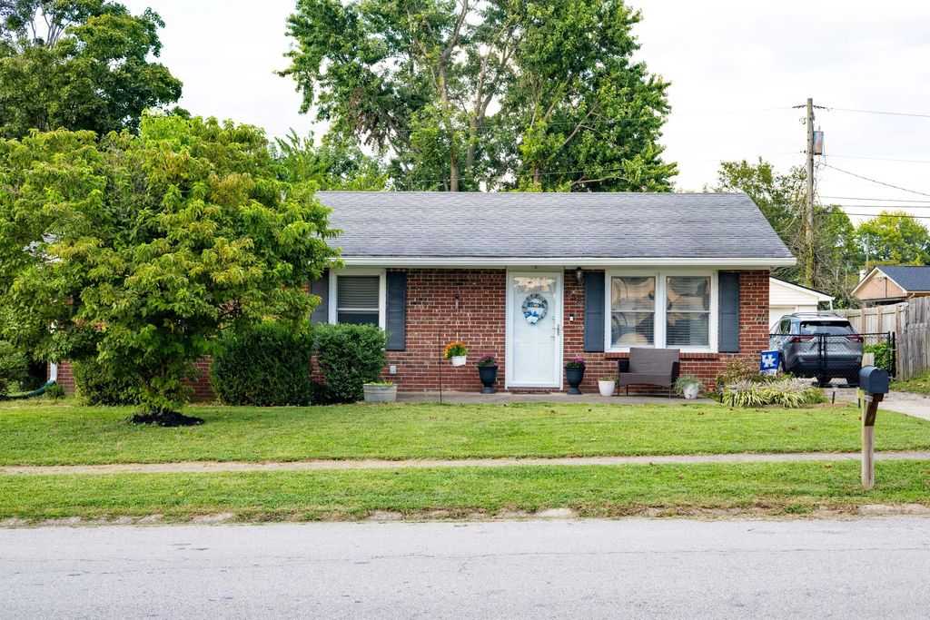 838 Mildred Street, Versailles