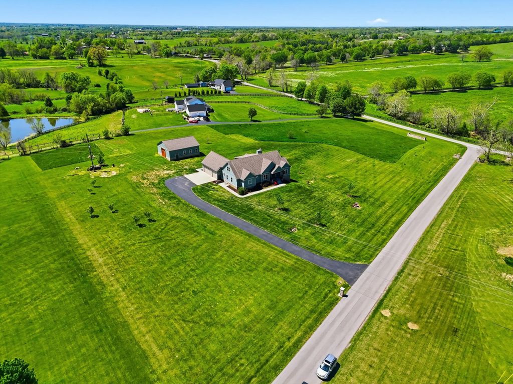 100 Collins Risk Road, Georgetown
