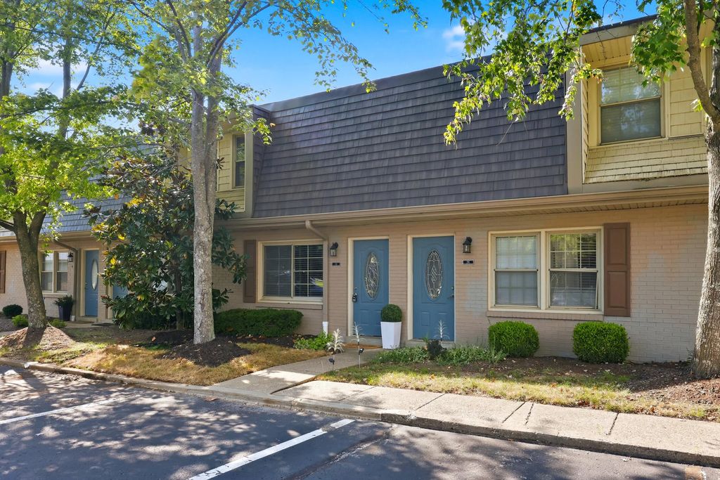 214 Regency Point Path, Lexington