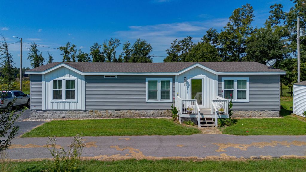 653 Bondurant Lane, Benton