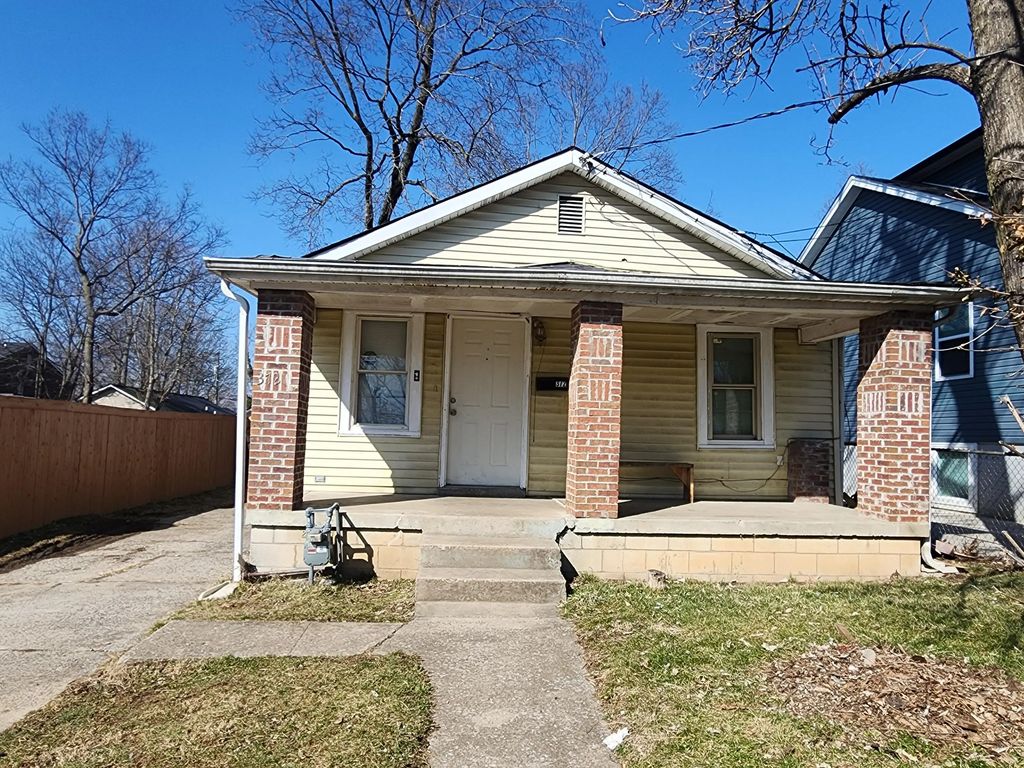372 Roosevelt Boulevard, Lexington