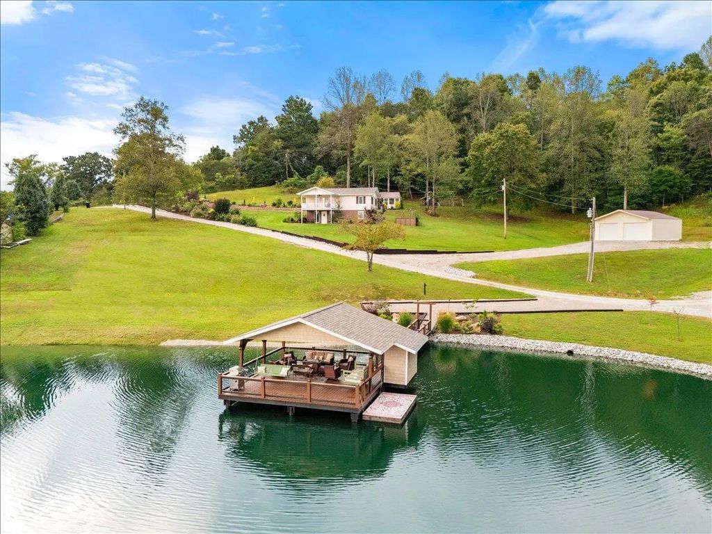 102 N Maple Creek Sub Road, Williamsburg