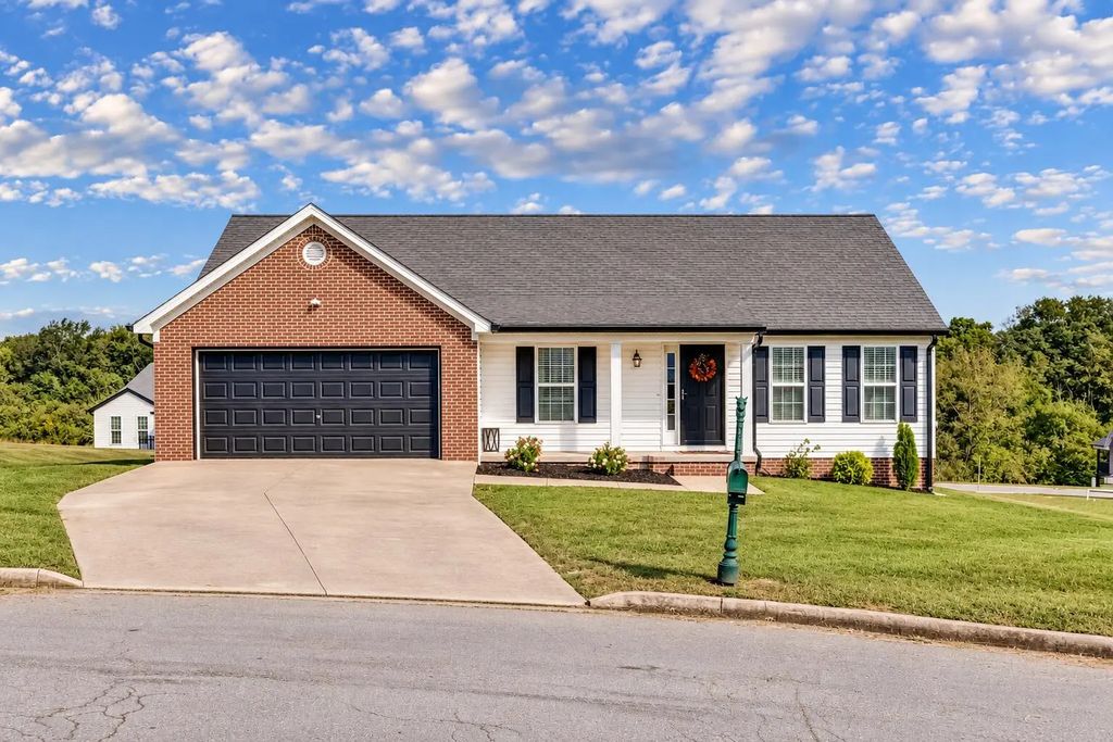 110 Tom Spragens Road, Danville