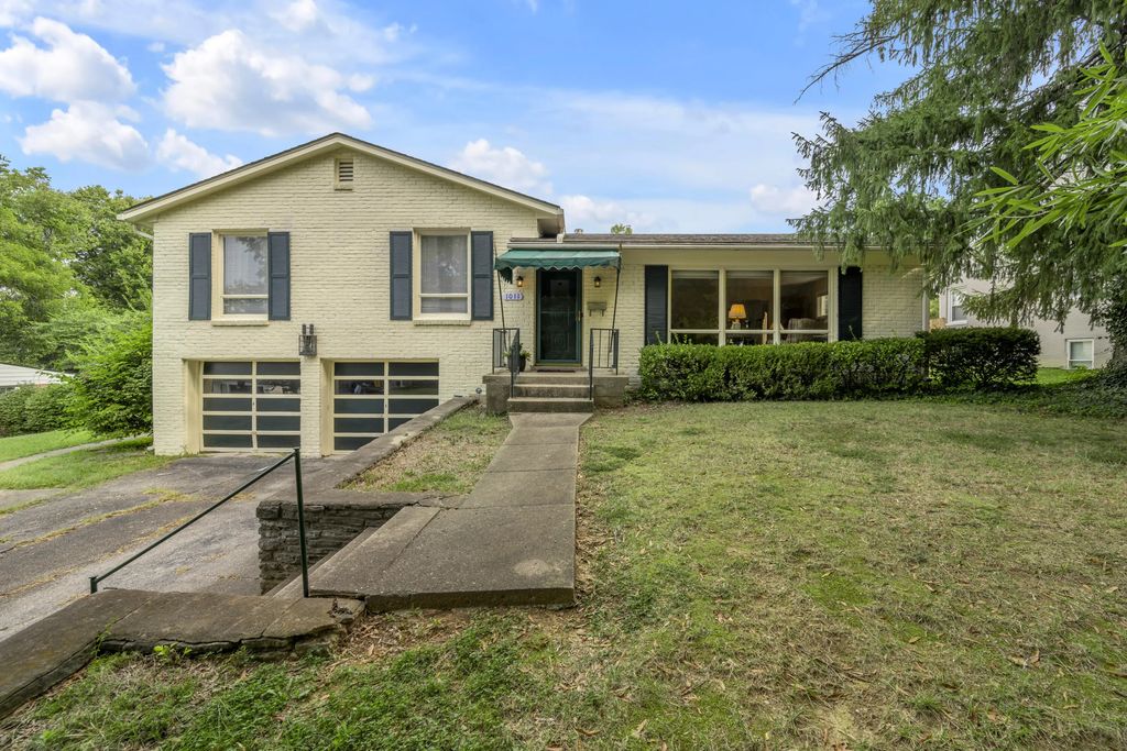 1011 Castleton Way, Lexington