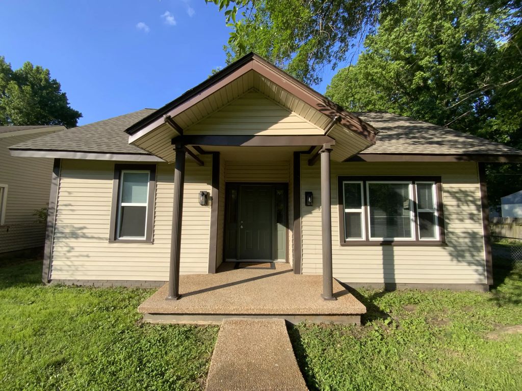 3606 Benton Road, Paducah