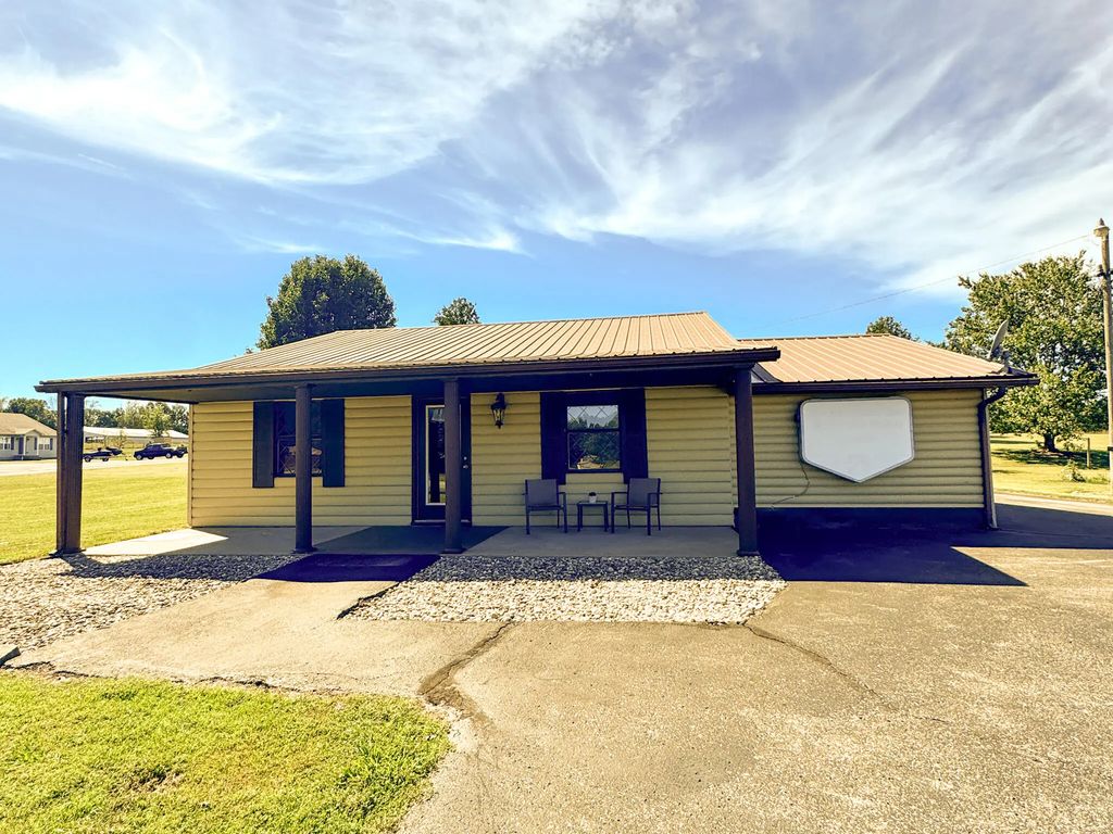 135 Kentucky 910, Russell Springs