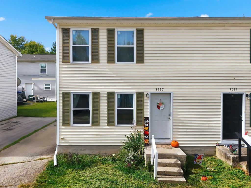 2537 Lindenhurst Loop, Lexington