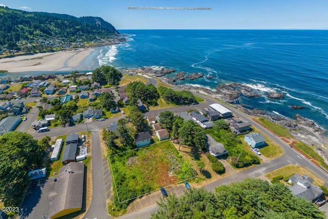 452 4th Street, Yachats