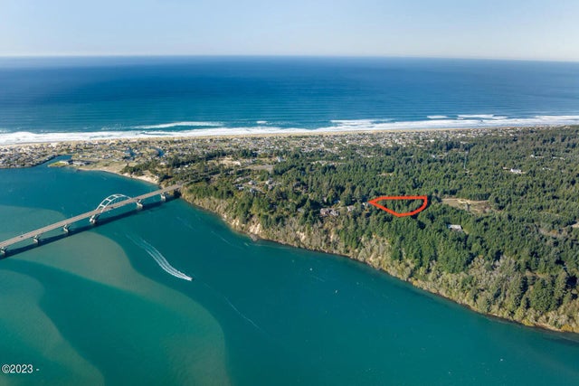 715-725 Nw Highland Circle, Waldport