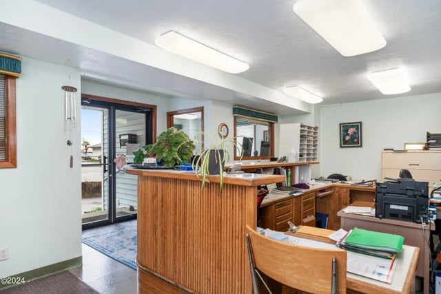 260 W Willow Street, Waldport