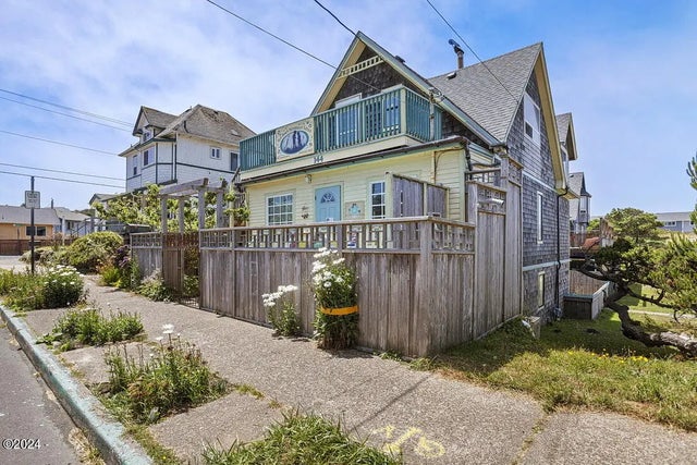 144 Sw Coast Street, Newport