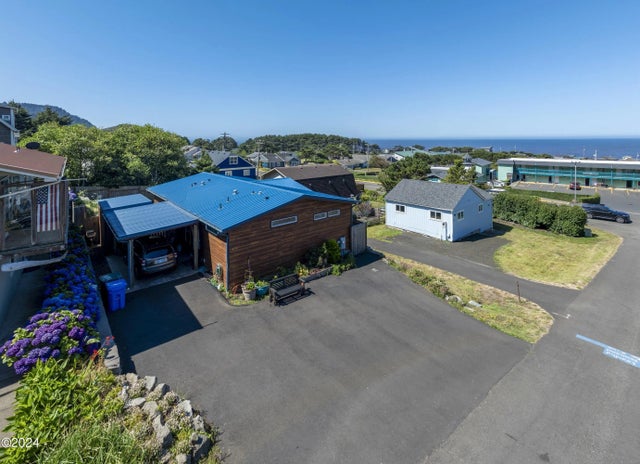 48 E 8th Street, Yachats