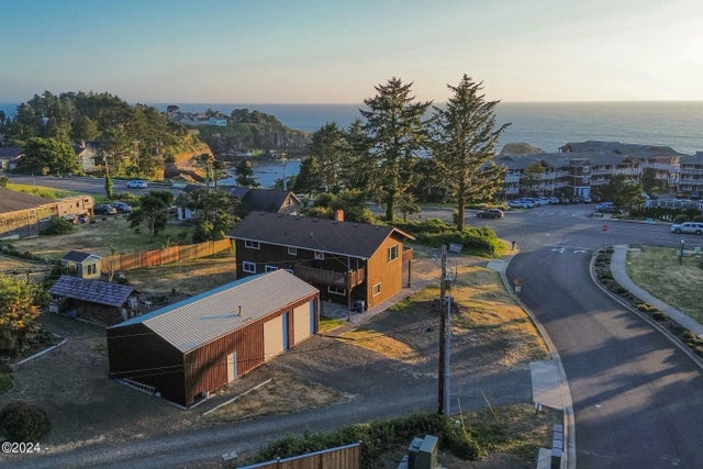 674 N Hwy 101, Depoe Bay