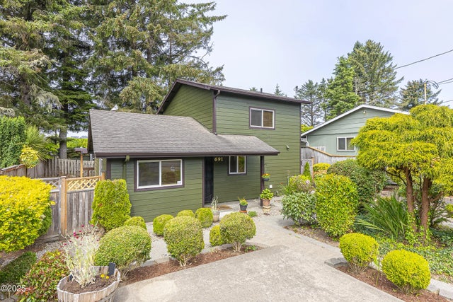 691 Se Jetty Avenue, Lincoln City
