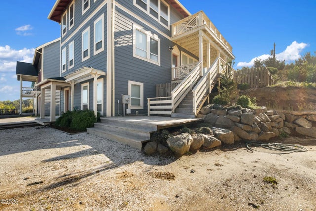 2571 Sw Anemone Avenue, Lincoln City