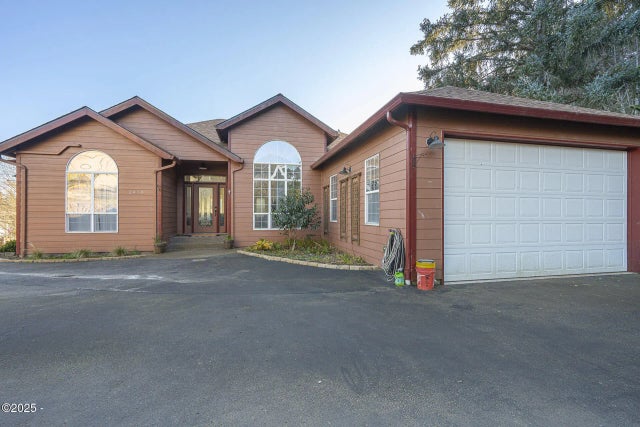 2470 Ne Voyage Loop, Lincoln City