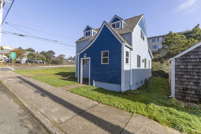 546 Nw Coast Street, Newport