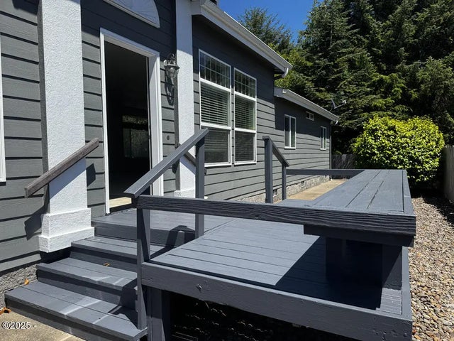 6060 Ne Evergreen Lane, Newport