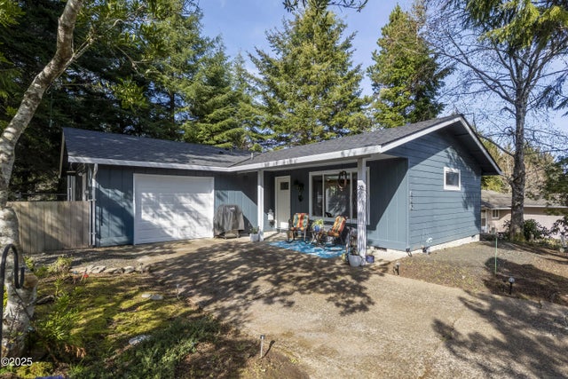 820 Se Ball Boulevard, Waldport