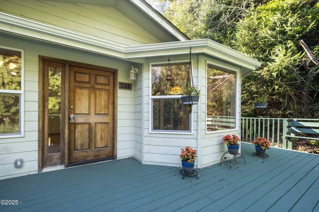 594 Ne Newport Heights Drive, Newport