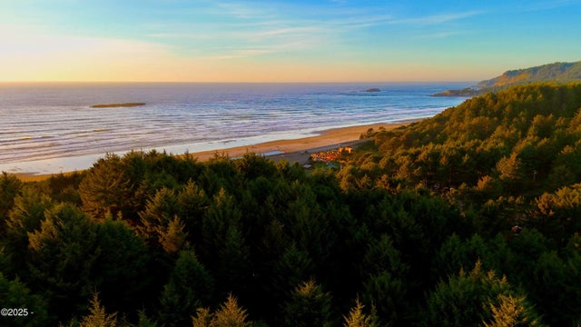 12282 Ne Coos Street, Newport