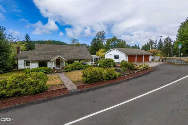 534 Nw Skyline Drive, Toledo