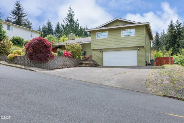 585 Nw Aspen Street, Toledo