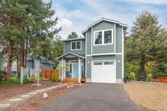 1937 Ne 7th Drive, Lincoln City