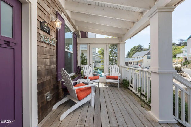 2586 Sw Anemone Avenue, Lincoln City