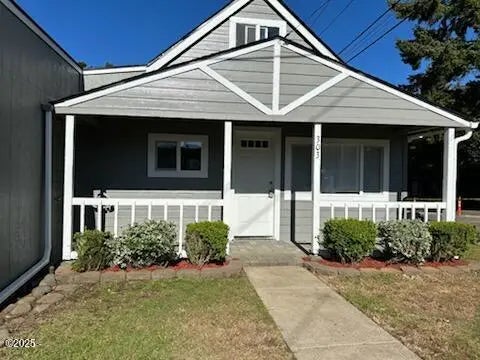 303 Se Neptune Avenue, Lincoln City