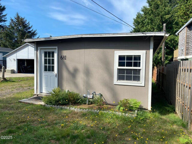 681 Se Neptune Avenue, Lincoln City